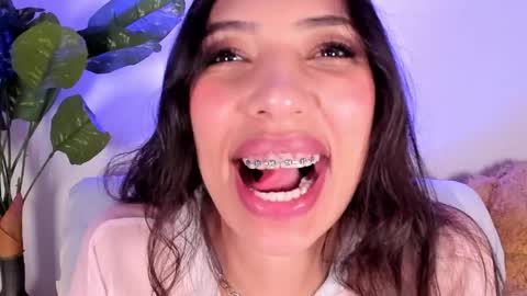 Snapshot of miss_veronica2 chatting on April 2026 01:53:02 PM Miss Veronica online show from April 2026 01:53:02 PM