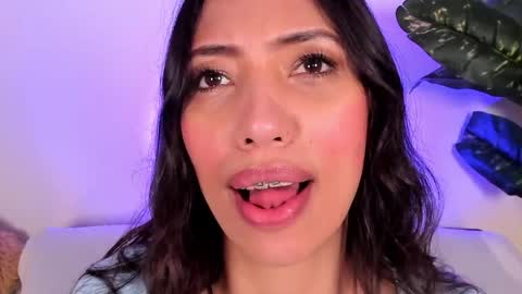 Snapshot of miss_veronica2 chatting on May 2026 01:16:01 PM Miss Veronica online show from May 2026 01:16:01 PM