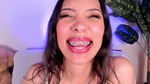 Snapshot of miss_veronica2 chatting on May 2026 01:30:01 PM Miss Veronica online show from May 2026 01:30:01 PM