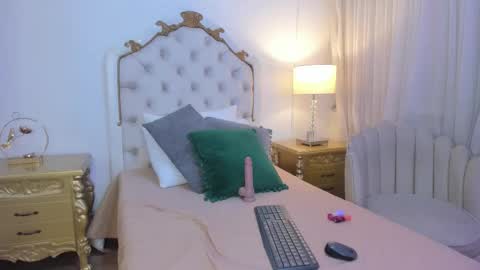 Snapshot of miss_vivienne chatting on November 2025 03:51:02 AM miss vivienne online show from November 2025 03:51:02 AM