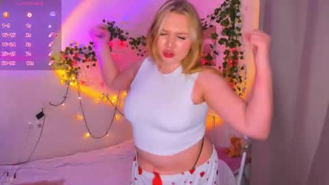 Snapshot of miss_you_babe chatting on November 2025 09:58:01 PM Tina Julie online show from November 2025 09:58:01 PM