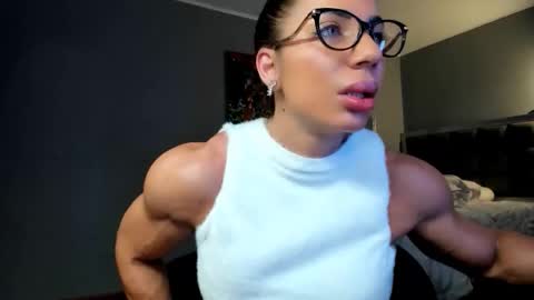 Alesyamuscledoll online show from April 2026 08:28:02 PM