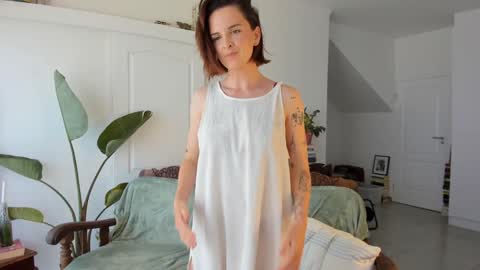 Alexandra Thorn online show from December 2025 09:25:01 AM