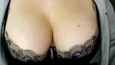 Snapshot of missbiny chatting on June 2026 03:06:02 PM Avamlash online show from June 2026 03:06:02 PM