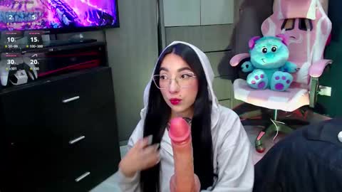 Camila Flores online show from November 2025 02:23:01 AM