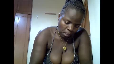 Snapshot of misscandy352_ chatting on May 2026 05:52:01 PM misscandy352_ online show from May 2026 05:52:01 PM
