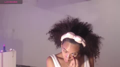 Snapshot of misscruzxz chatting on November 2025 12:01:02 AM Donna di Diamanti online show from November 2025 12:01:02 AM