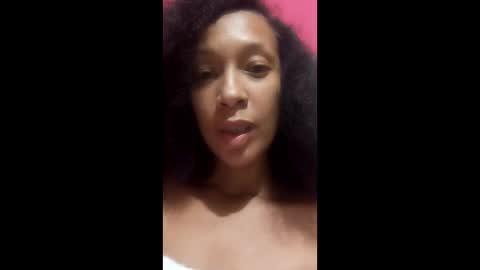 Snapshot of misscruzxz chatting on May 2026 11:21:01 PM Donna di Diamanti online show from May 2026 11:21:01 PM