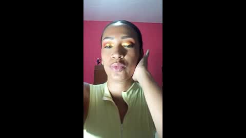 Snapshot of misscruzxz chatting on June 2026 04:20:02 PM Donna di Diamanti online show from June 2026 04:20:02 PM