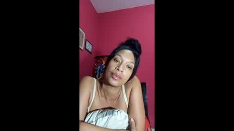 Snapshot of misscruzxz chatting on June 2026 02:16:02 AM Donna di Diamanti online show from June 2026 02:16:02 AM