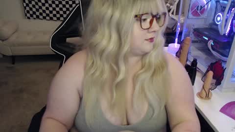 missdanibluee online show from December 2024 08:47:01 AM