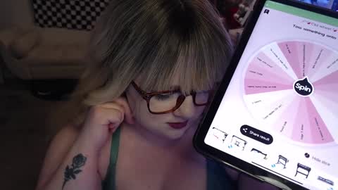 missdanibluee online show from February 2025 11:31:01 AM