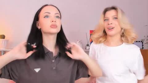 Snapshot of misseliss chatting on November 2025 09:21:01 AM Hello dear my name Elisa online show from November 2025 09:21:01 AM