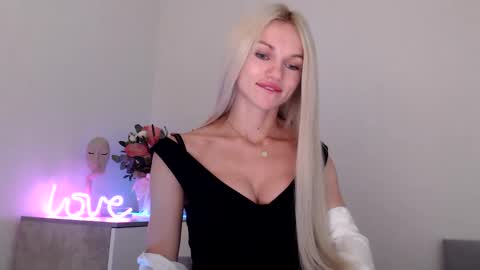 Snapshot of missemma1111 chatting on December 2024 09:12:01 PM EMMA online show from December 2024 09:12:01 PM