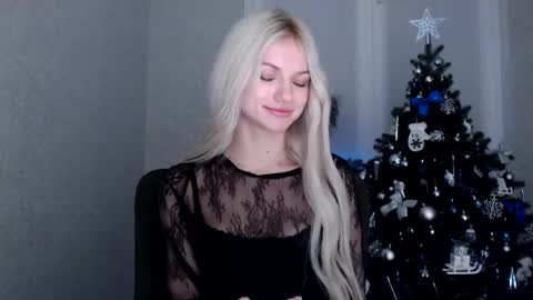 Snapshot of missemma1111 chatting on January 2025 11:37:02 PM EMMA online show from January 2025 11:37:02 PM