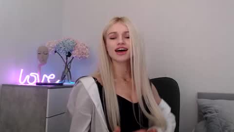 Snapshot of missemma1111 chatting on January 2025 11:53:02 PM EMMA online show from January 2025 11:53:02 PM