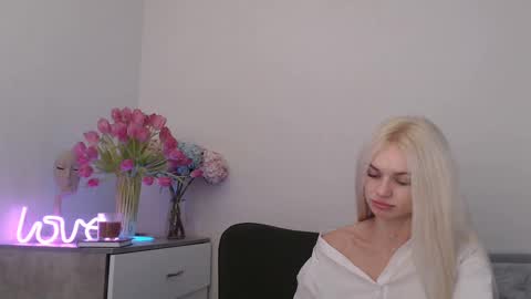 Snapshot of missemma1111 chatting on January 2025 09:29:02 PM EMMA online show from January 2025 09:29:02 PM