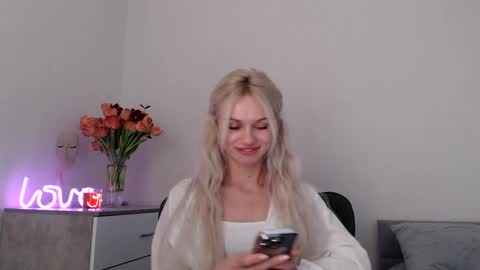 Snapshot of missemma1111 chatting on February 2025 09:38:02 PM EMMA online show from February 2025 09:38:02 PM