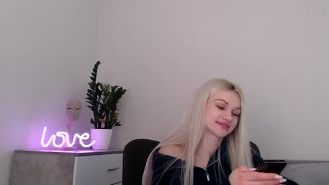 Snapshot of missemma1111 chatting on February 2025 09:22:01 PM EMMA online show from February 2025 09:22:01 PM