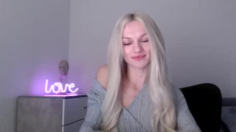 Snapshot of missemma1111 chatting on December 2025 03:17:02 PM EMMA online show from December 2025 03:17:02 PM