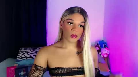 Snapshot of missfer_bigdick chatting on May 2026 06:05:02 PM Fer online show from May 2026 06:05:02 PM