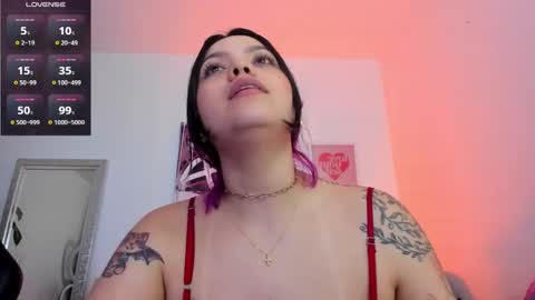 Snapshot of misshuntt3rs chatting on February 2025 08:33:02 AM Annie online show from February 2025 08:33:02 AM