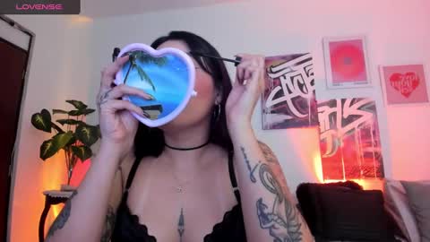 Snapshot of misshuntt3rs chatting on February 2025 02:40:01 AM Annie online show from February 2025 02:40:01 AM