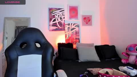 Snapshot of misshuntt3rs chatting on March 2025 01:39:01 AM Annie online show from March 2025 01:39:01 AM