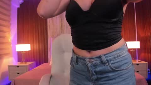 Snapshot of missisabella1 chatting on February 2025 11:40:02 AM Bella Castillo online show from February 2025 11:40:02 AM