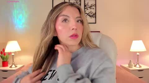 Snapshot of missisabella1 chatting on September 2025 02:29:02 PM Bella Castillo online show from September 2025 02:29:02 PM