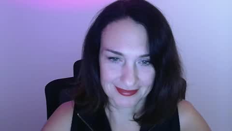 Snapshot of misskristyyy chatting on November 2025 12:18:02 PM Christina online show from November 2025 12:18:02 PM