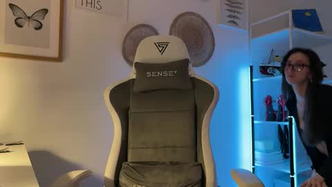 misslalii online show from February 2026 02:03:02 PM