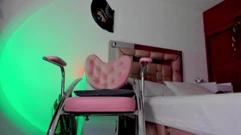 Snapshot of misslucye_robbie chatting on December 2024 02:30:02 AM Lucye Robbie online show from December 2024 02:30:02 AM