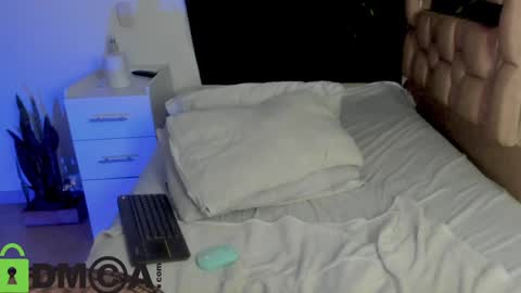 Snapshot of misslucye_robbie chatting on January 2025 07:49:02 AM Lucye Robbie online show from January 2025 07:49:02 AM