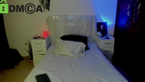 Snapshot of misslucye_robbie chatting on February 2025 02:35:01 AM Lucye Robbie online show from February 2025 02:35:01 AM