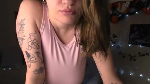 Snapshot of missmelons_ chatting on October 2025 12:28:02 PM Li online show from October 2025 12:28:02 PM