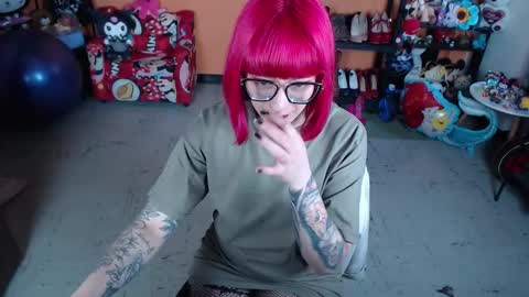 Miss Mia online show from November 2025 01:35:02 PM