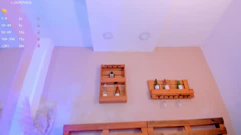 Mia  online show from October 2025 11:45:02 AM