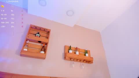 Mia  online show from November 2025 11:43:02 AM