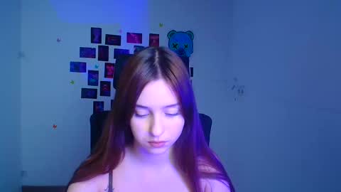 Mia online show from November 2025 12:34:01 PM