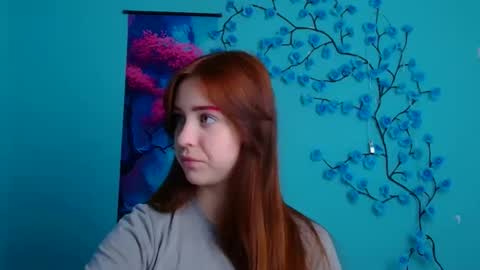 Mia online show from November 2025 12:16:02 PM