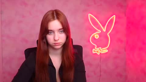 Mia online show from November 2025 12:31:02 PM