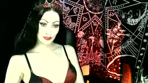 Snapshot of missmoondoll chatting on May 2026 04:09:01 AM MissMoonDoll online show from May 2026 04:09:01 AM
