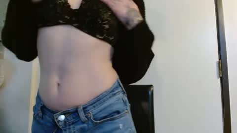 Snapshot of missmoonmagic13 chatting on December 2024 02:04:01 AM Maxxx online show from December 2024 02:04:01 AM