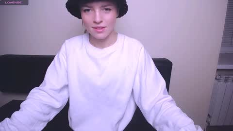 Snapshot of missoliviaa_ chatting on December 2024 01:16:02 PM Olivia online show from December 2024 01:16:02 PM