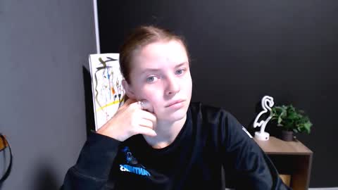 Snapshot of missoliviaa_ chatting on November 2025 01:44:01 PM Olivia online show from November 2025 01:44:01 PM