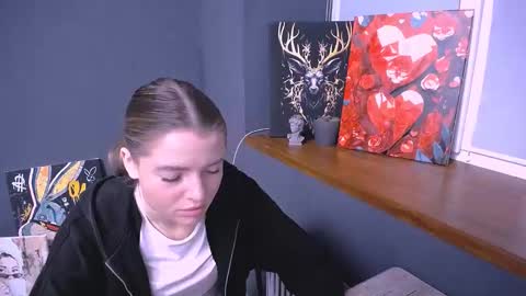 Snapshot of missoliviaa_ chatting on November 2025 08:33:02 AM Olivia online show from November 2025 08:33:02 AM