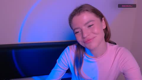 Snapshot of missoliviaa_ chatting on December 2025 10:53:01 AM Olivia online show from December 2025 10:53:01 AM