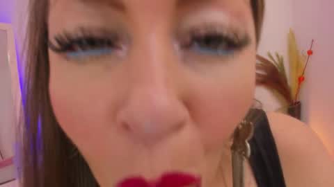 Snapshot of missonix chatting on November 2025 04:44:01 PM ONIX online show from November 2025 04:44:01 PM