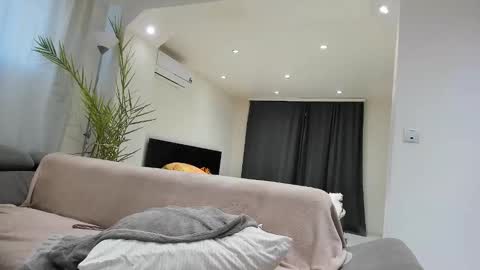 Jennifer  Johnny online show from March 2026 01:06:02 PM